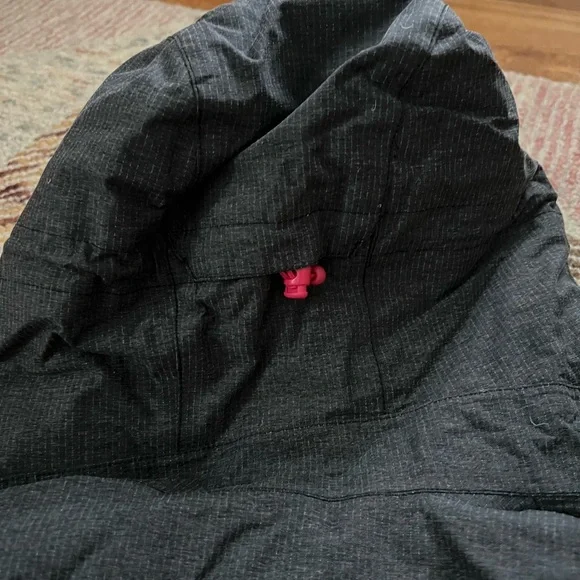 Burton Women’s Charcoal and Pink Ski/Snowboard Coat - Picture 10 of 13